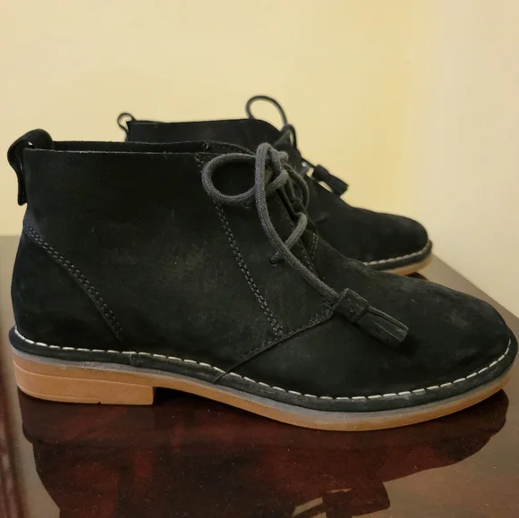 Shoes - Picture 2 of 7